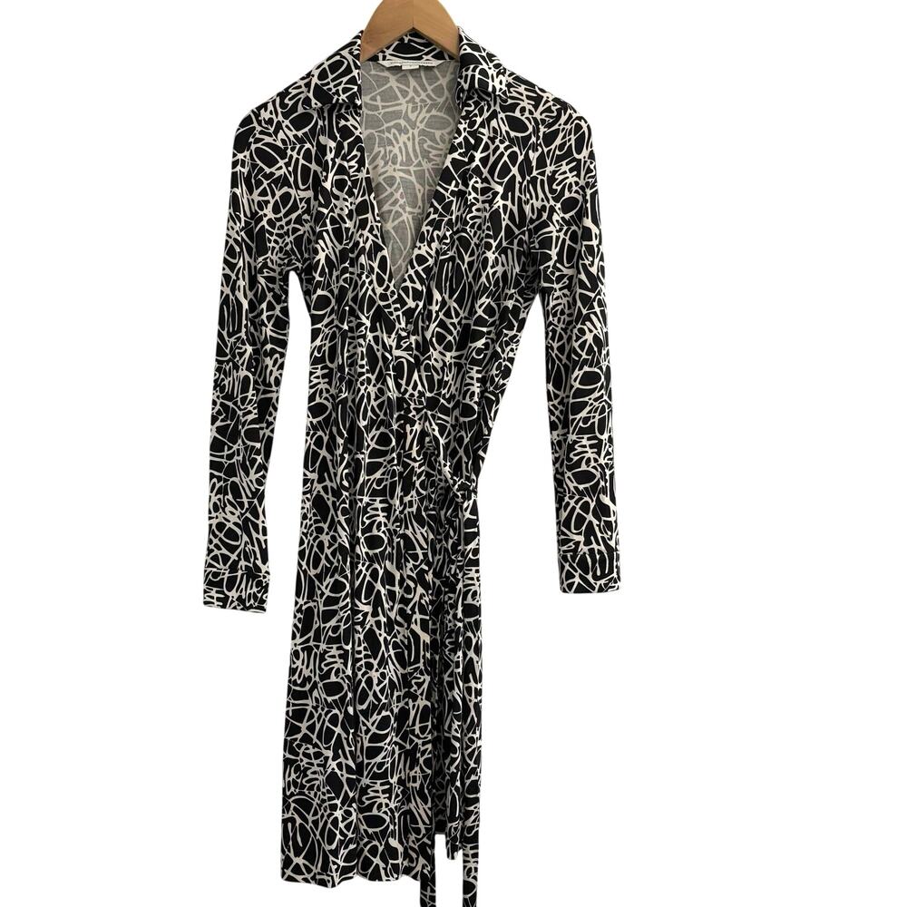 Diane Von Furstenberg Black White 100% Silk Wrap Dress Women’s Sz 2 Quiet Luxury